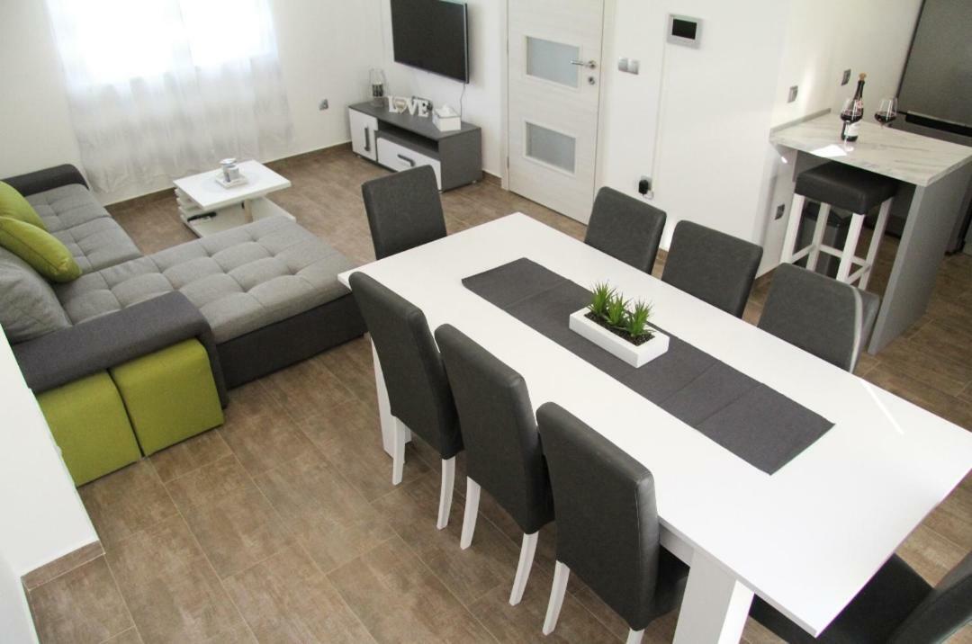 Apartman Ivana Biograd Na Moru Bagian luar foto